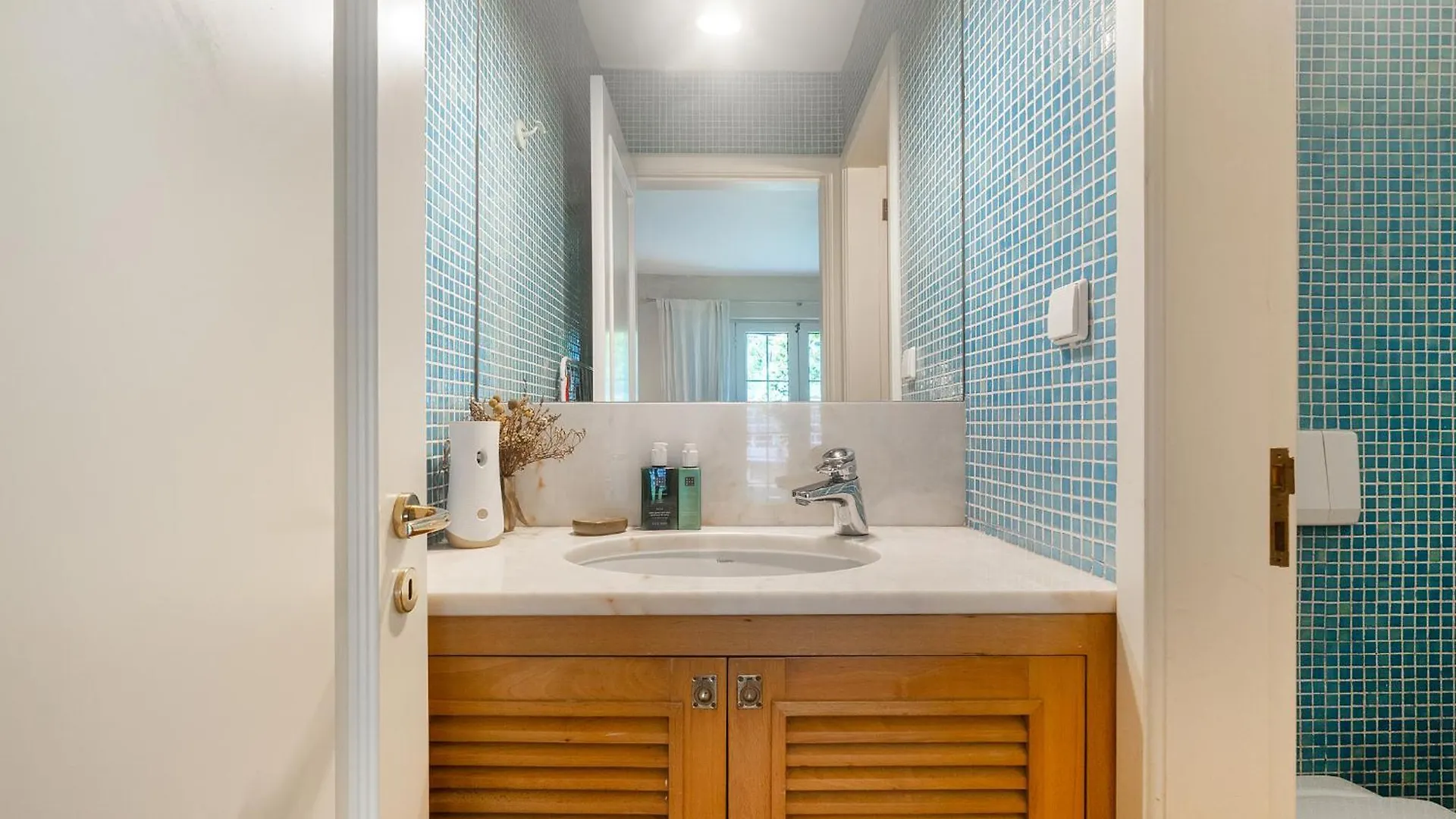 Whome Private Pool Guesthouse In Lisbon Holiday home