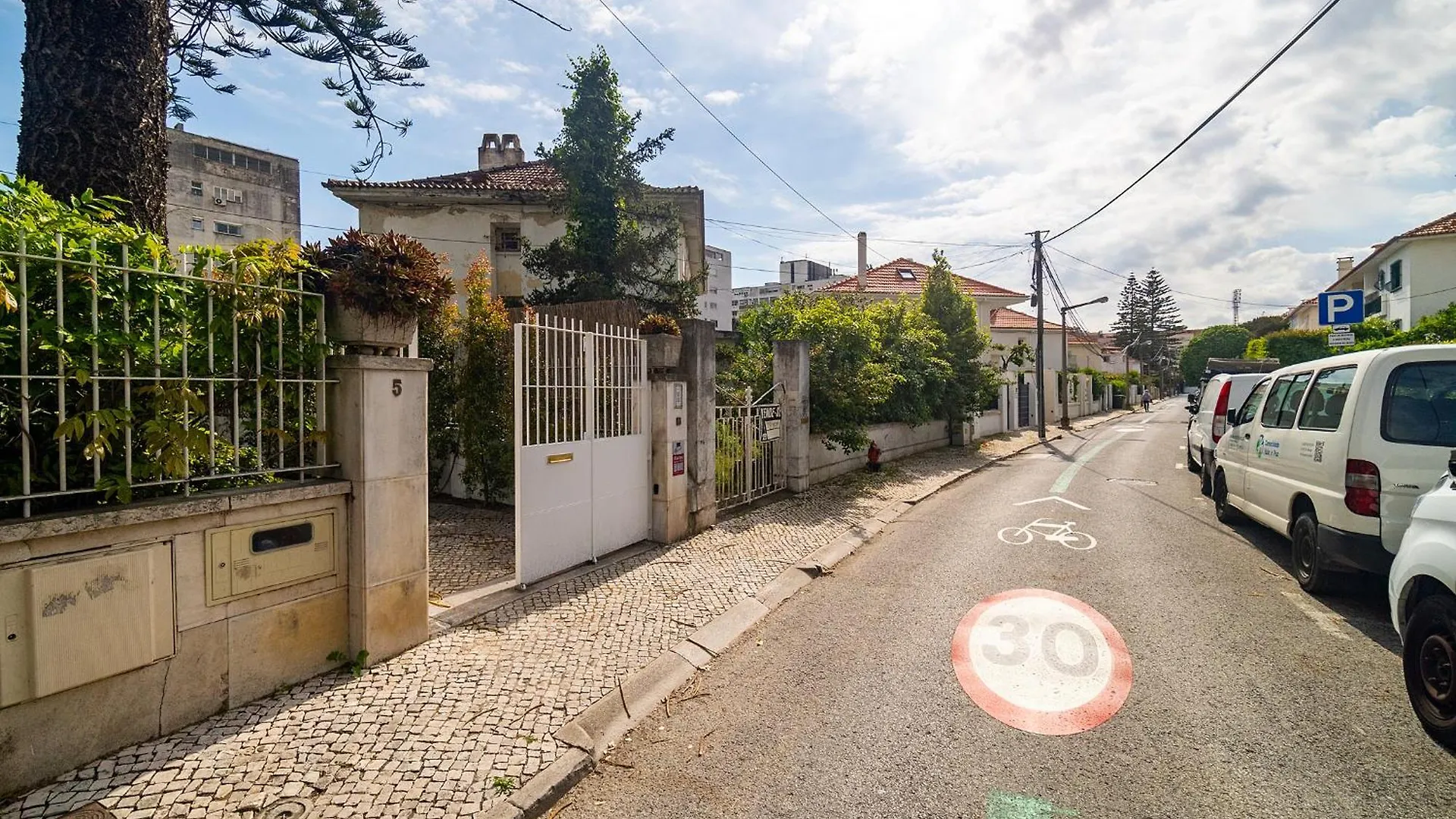 Whome Private Pool Guesthouse In Lisbon Holiday home