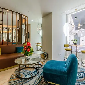 3* מלון The 7 Hotel, Suites, &