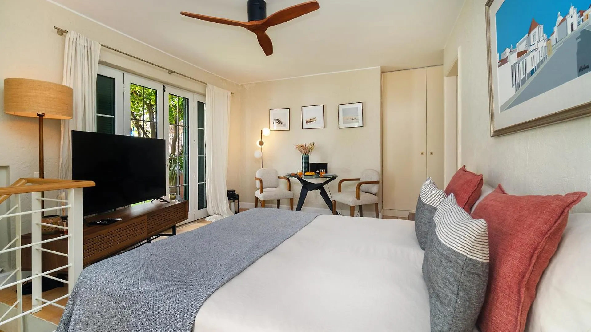 Whome Private Pool Guesthouse In Lisbon contacts